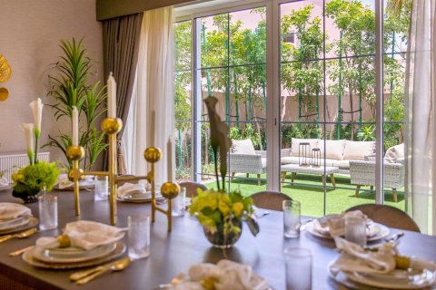 3 bedrooms Townhouse in Dubai, UAE No. 70391 2