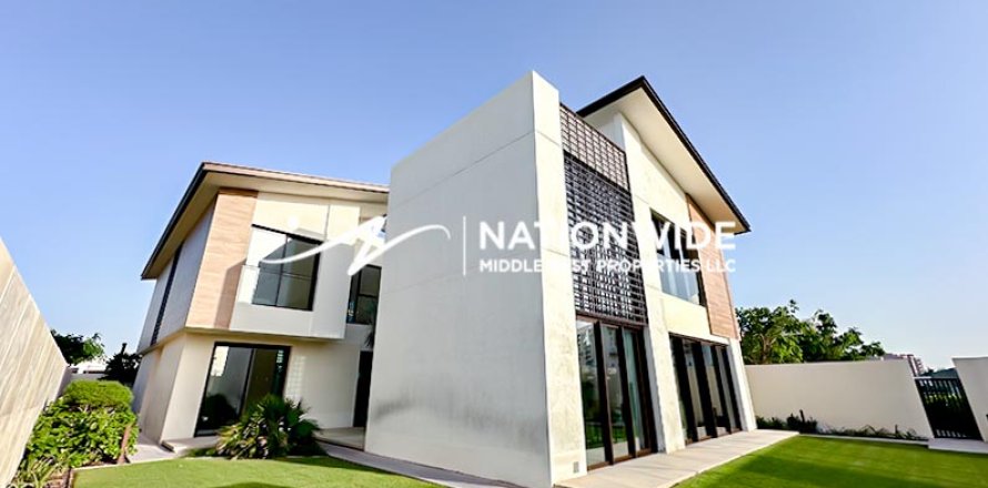 Villa de 4 chambres à Abu Dhabi, UAE No. 92192