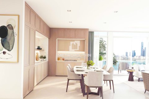 Квартира с 2 спальнями в EMAAR Beachfront, ОАЭ №77985 3