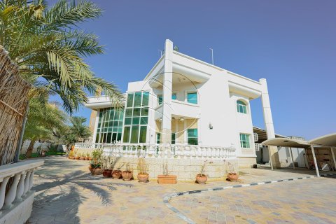 10 bedrooms Villa in Khalifa City, UAE No. 90070 2