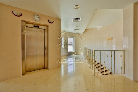 10 bedrooms Villa in Khalifa City, UAE No. 90070 7
