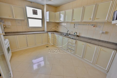 10 bedrooms Villa in Khalifa City, UAE No. 90070 8