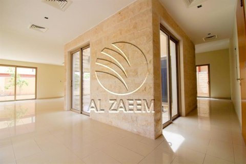 Villa de 4 dormitorios en Al Raha Gardens, UAE No. 90083 8