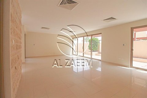 Villa de 4 dormitorios en Al Raha Gardens, UAE No. 90083 9