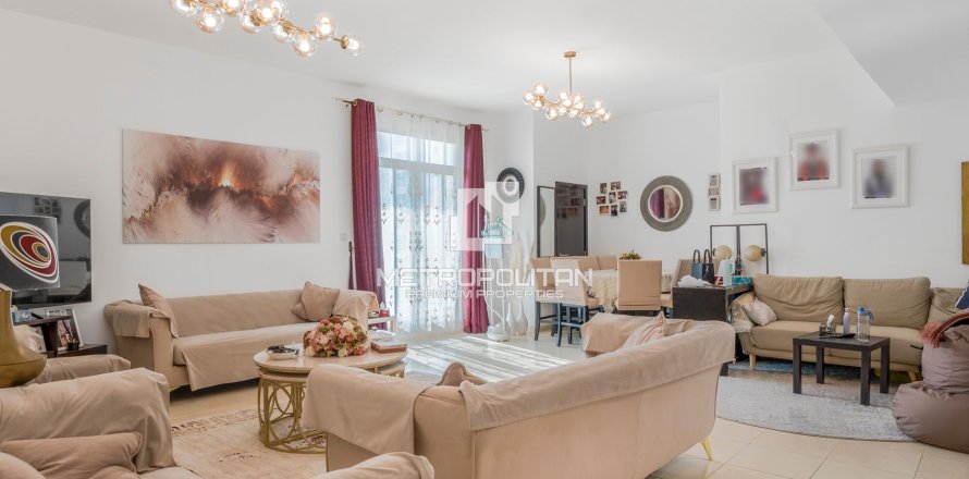 Apartment de 2 dormitorios en Queue Point, UAE No. 40628