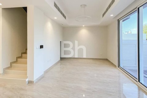 4 bedrooms Villa in Dubai Sports City, UAE No. 68183 4
