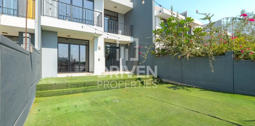 Villa de 3 dormitorios en Motor City, UAE No. 84345