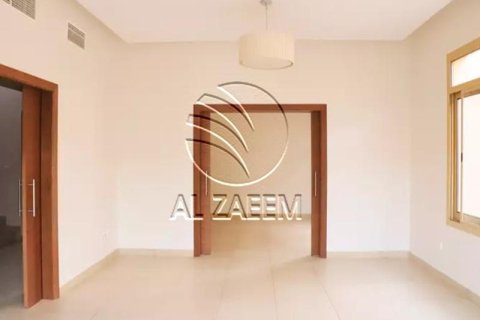Villa de 5 dormitorios en Abu Dhabi, UAE No. 27169 4