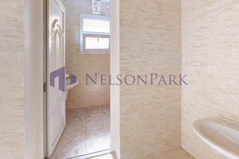7 bedrooms Villa in Doha, Qatar No. 58058 10