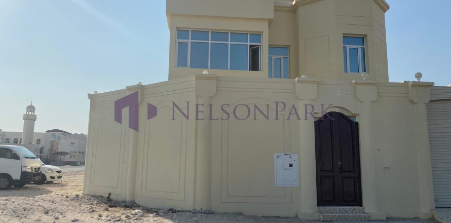 7 bedrooms Villa in Doha, Qatar No. 58058