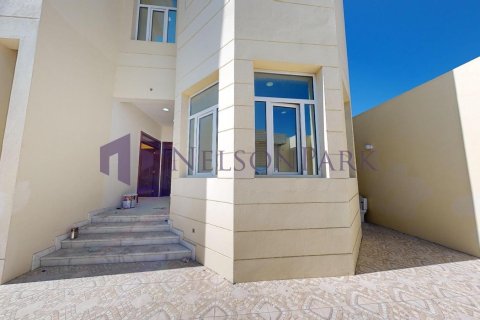 7 bedrooms Villa in Doha, Qatar No. 58058 4