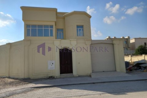 7 bedrooms Villa in Doha, Qatar No. 58058 3