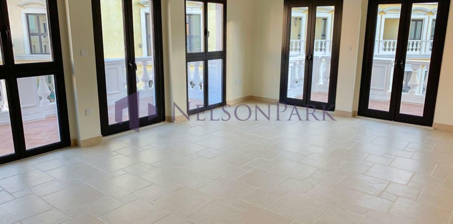 3 bedrooms Apartment in Doha, Qatar No. 58061