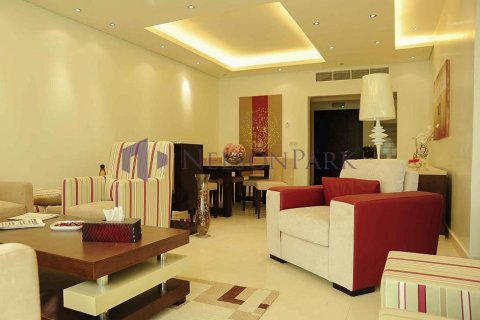 4 bedrooms Villa in Doha, Qatar No. 60935 1