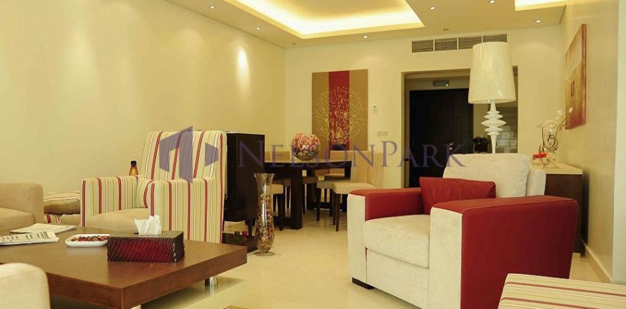 4 bedrooms Villa in Doha, Qatar No. 60935
