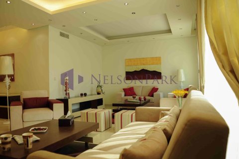 4 bedrooms Villa in Doha, Qatar No. 60935 9