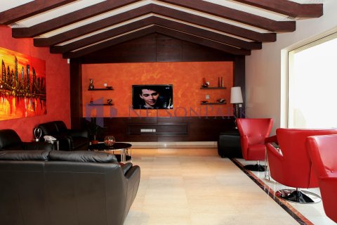 4 bedrooms Villa in Doha, Qatar No. 60935 7