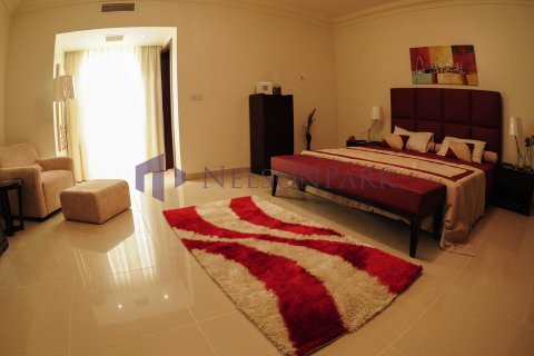 4 bedrooms Villa in Doha, Qatar No. 60935 2