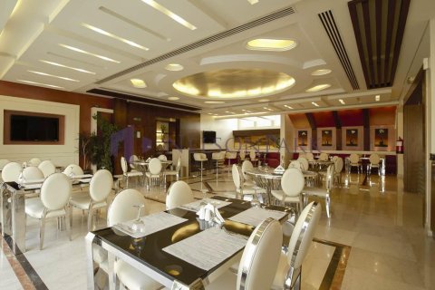 4 bedrooms Villa in Doha, Qatar No. 60935 6