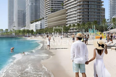 Apartment de 2 dormitorios en EMAAR Beachfront, UAE No. 84155 9