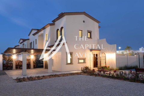 Villa de 4 dormitorios en Khalifa City, UAE No. 86582 2
