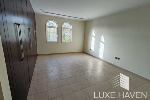 4 bedrooms Villa in Legacy, UAE No. 14413 9