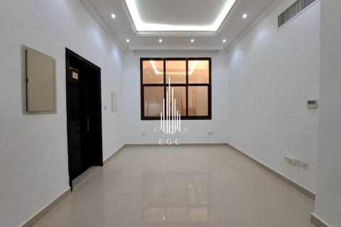 Villa de 5 dormitorios en Khalifa City, UAE No. 22619 11