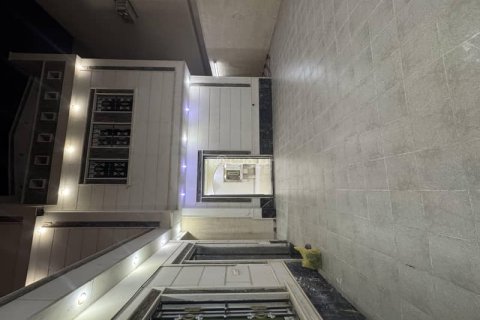 8 bedrooms Villa in Riyadh, Saudi Arabia No. 61535 5