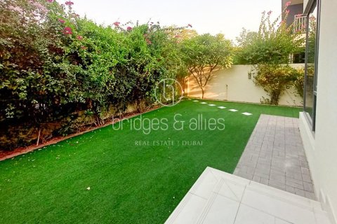 Villa de 4 dormitorios en Dubai Hills Estate, UAE No. 102408 10