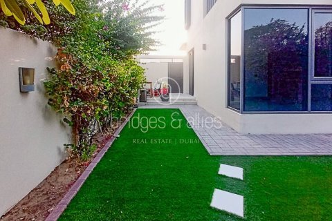 Villa de 4 dormitorios en Dubai Hills Estate, UAE No. 102408 8