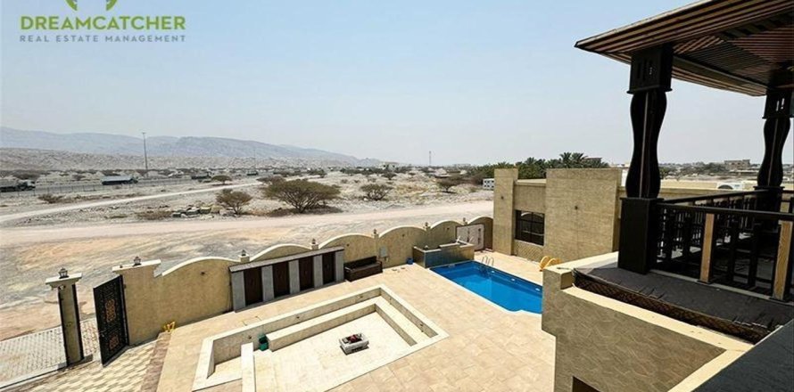 Villa de 4 dormitorios en Shamal Julphar, UAE No. 75307