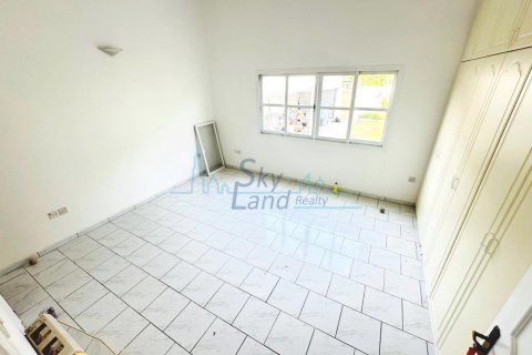 Вилла с 4 спальнями в Умм-Сукейм, ОАЭ №104971 4