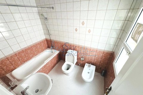 Вилла с 4 спальнями в Умм-Сукейм, ОАЭ №104971 10
