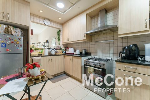 Apartment de 2 dormitorios en Dubai, UAE No. 74722 2