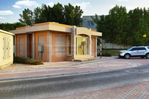 3 bedrooms Villa in Abu Dhabi, UAE No. 13314 15
