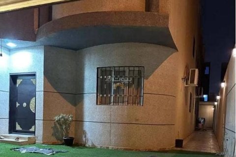 5 bedrooms Villa in Riyadh, Saudi Arabia No. 98673 2