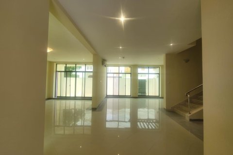 Villa de 5 dormitorios en Madinat as'Sultan Qaboos, Oman No. 98893 3