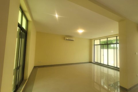 Villa de 5 dormitorios en Madinat as'Sultan Qaboos, Oman No. 98893 2