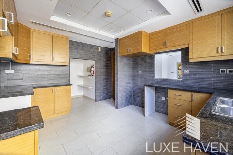 4 bedrooms Villa in Legacy, UAE No. 10457 9