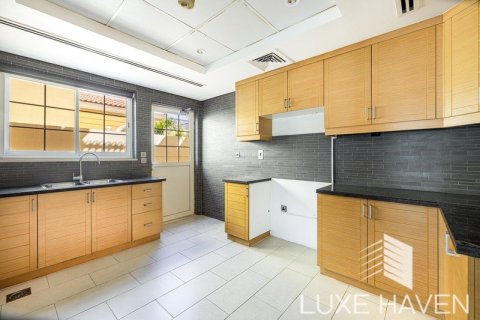 4 bedrooms Villa in Legacy, UAE No. 10457 8