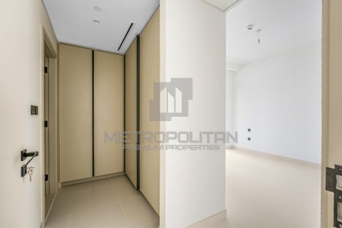 Квартира с 2 спальнями в EMAAR Beachfront, ОАЭ №10469 11