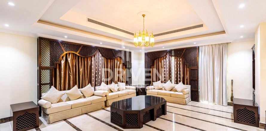 Villa de 6 chambres à Al Barsha, UAE No. 83917