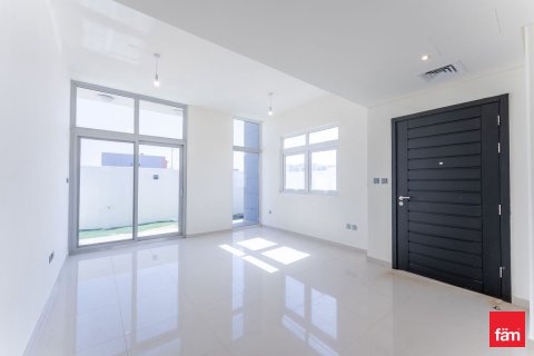 Villa de 3 dormitorios en Dubai, UAE No. 100294 2
