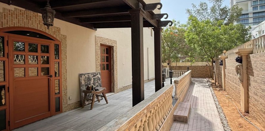 4 bedrooms Townhouse in Dubai, UAE No. 100296