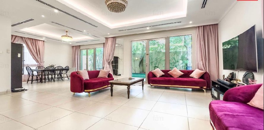 Villa de 3 chambres à Al Barsha, UAE No. 100629