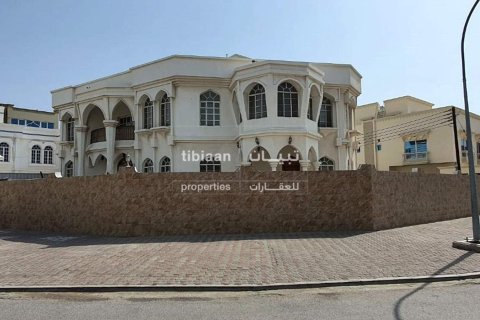 Villa de 8 dormitorios en Muscat, Oman No. 53989 1