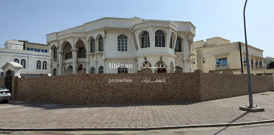 Villa de 8 dormitorios en Muscat, Oman No. 53989
