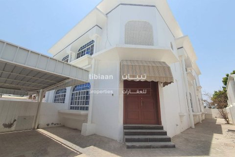 Villa de 4 chambres à Muscat, Oman No. 53992 2