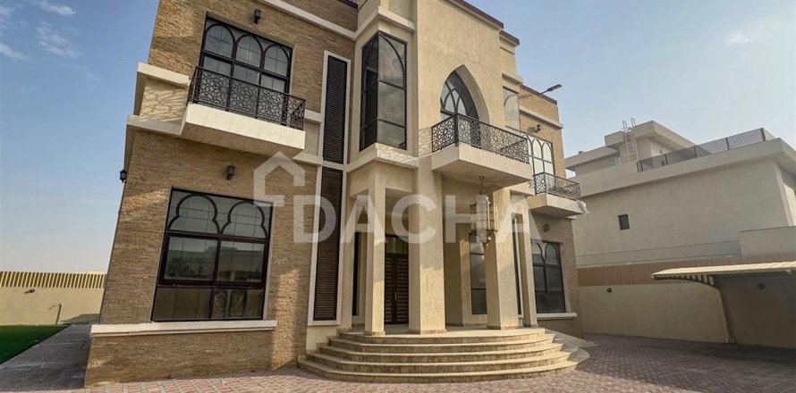 7 bedrooms Villa in Dubai, UAE No. 25364