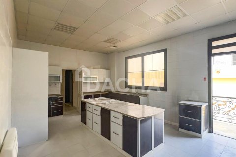 7 bedrooms Villa in Dubai, UAE No. 25364 18